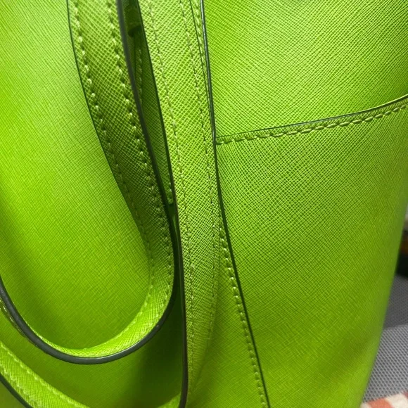 Micheal k Green shoulder bag lime green pro-owned Clean - Picture 5 of 11
